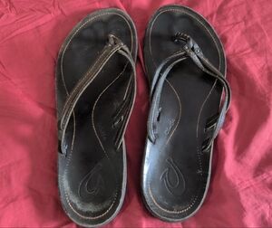 OluKai Brown Sandals Leather Thong Style